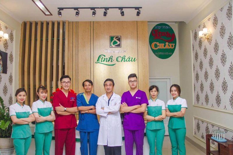 Đội ngũ y bác sĩ và nhân viên chuyên nghiệp tại Thẩm mỹ viện Linh Châu